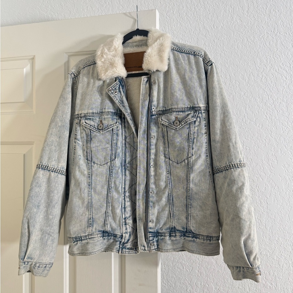 AMERICAN EAGLE FUR LINED DENIM JACKET